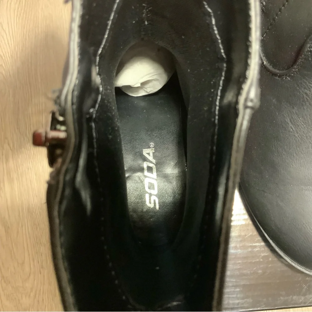 New Soda Modern Chic Low Heel Fashion Ankle Boot - Women’s Size 6, 6.5 - Picture 9 of 10